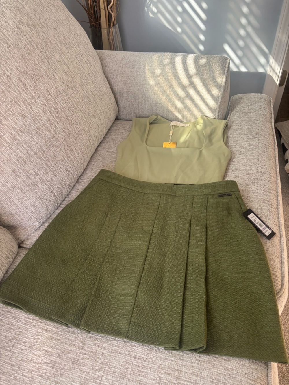 Kenneth Cole  Olive Pleated Skirt  size 6 , New with tags